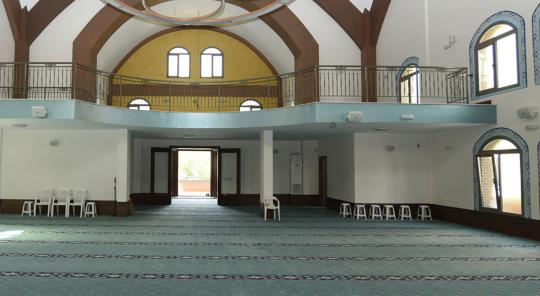 Bayraklı Niyazi Gültekin Camii